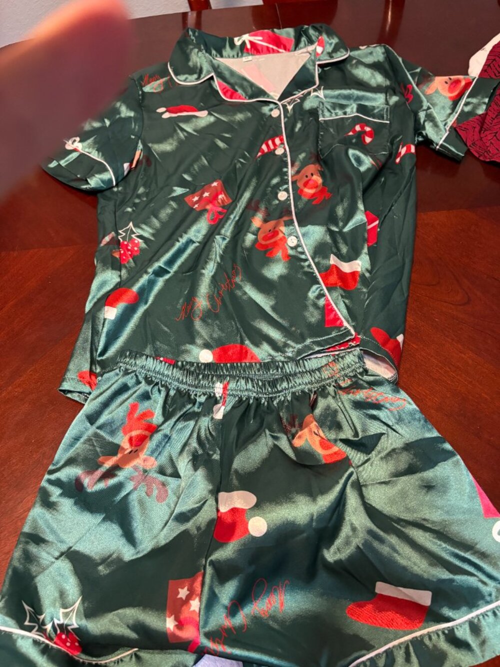 Santa’s Treasures Christmas Shorts Pajamas Size Medium Green with red accents